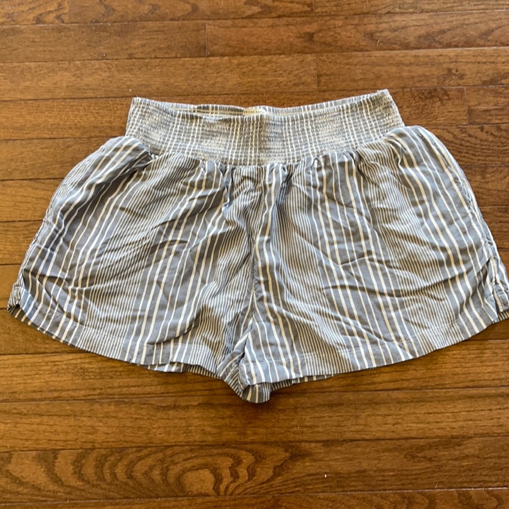 American Eagles Stretch Waist Blue and White Shorts - size Medium